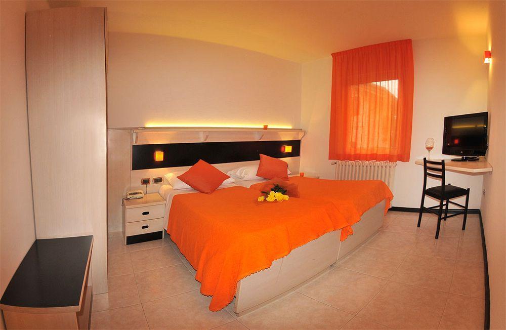 קלדונאצו Albergo Alla Torre מראה חיצוני תמונה